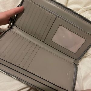 Great Kate Spade wristlet in amazing condition.